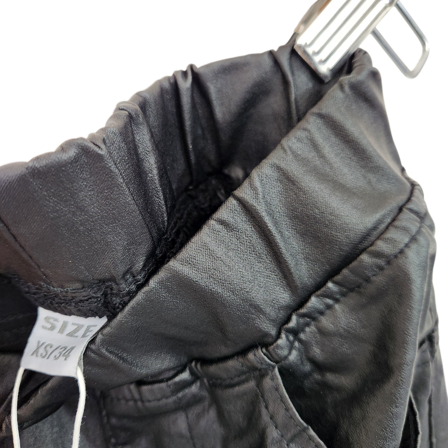 REGULAR מכנסיים דמוי עור חדשים עם תווית לאישה מידה XS