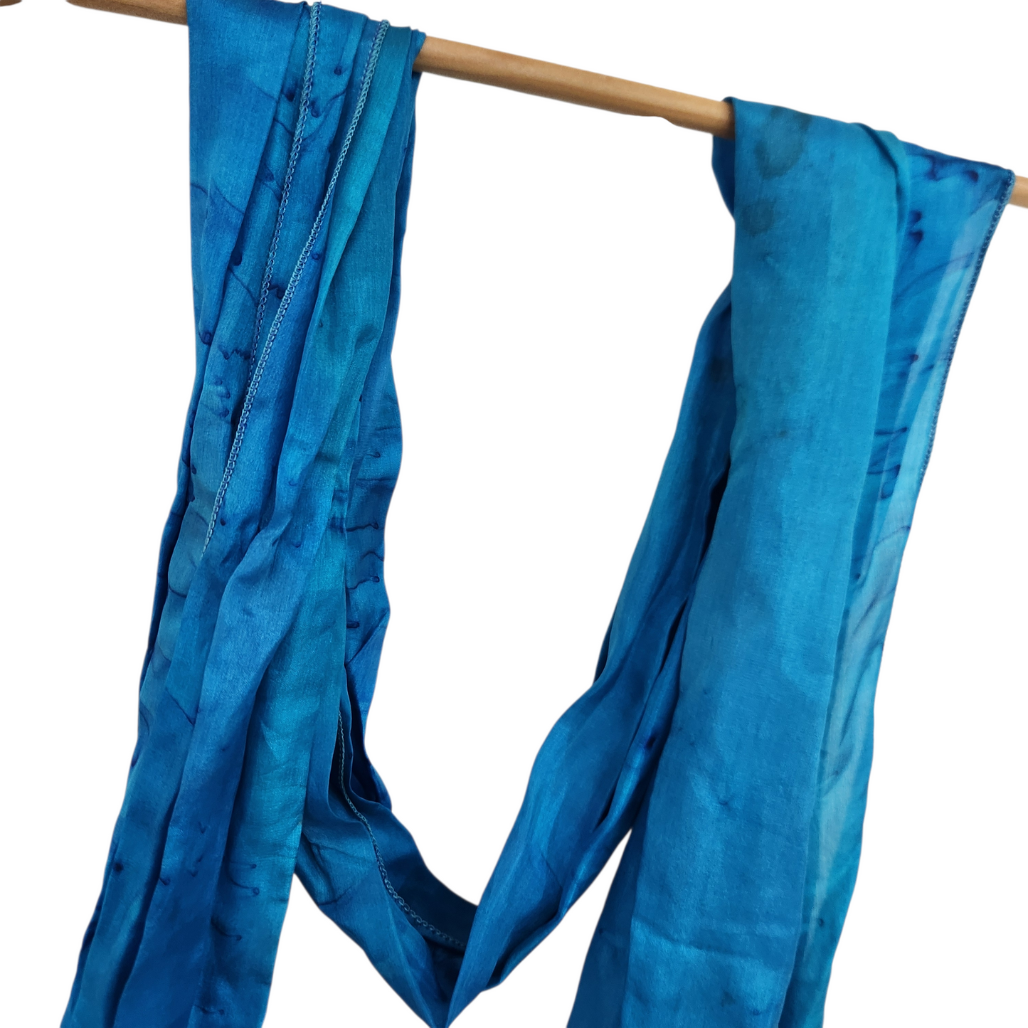 צעיף בגווני כחול–סגול