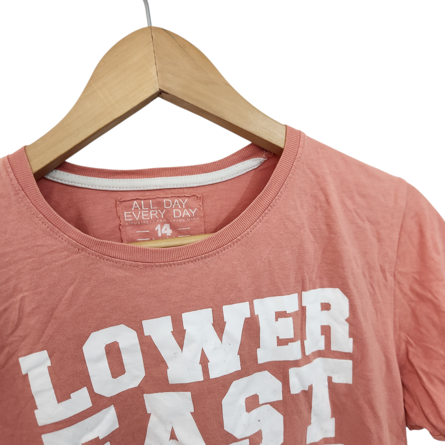 ALL DAY EVERY DAY חולצת טי ורודה עם הדפס | לילדים גיל 14