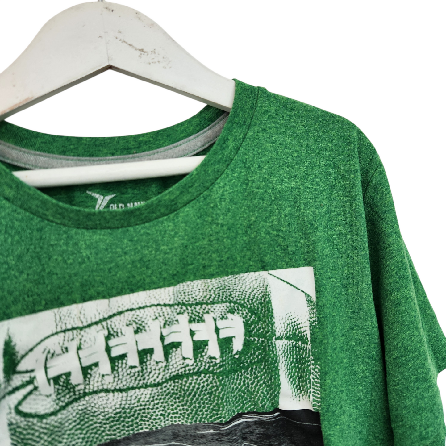 OLD NAVY חולצת טי ירוקה עם הדפס פוטבול | לילדים גיל 10-12