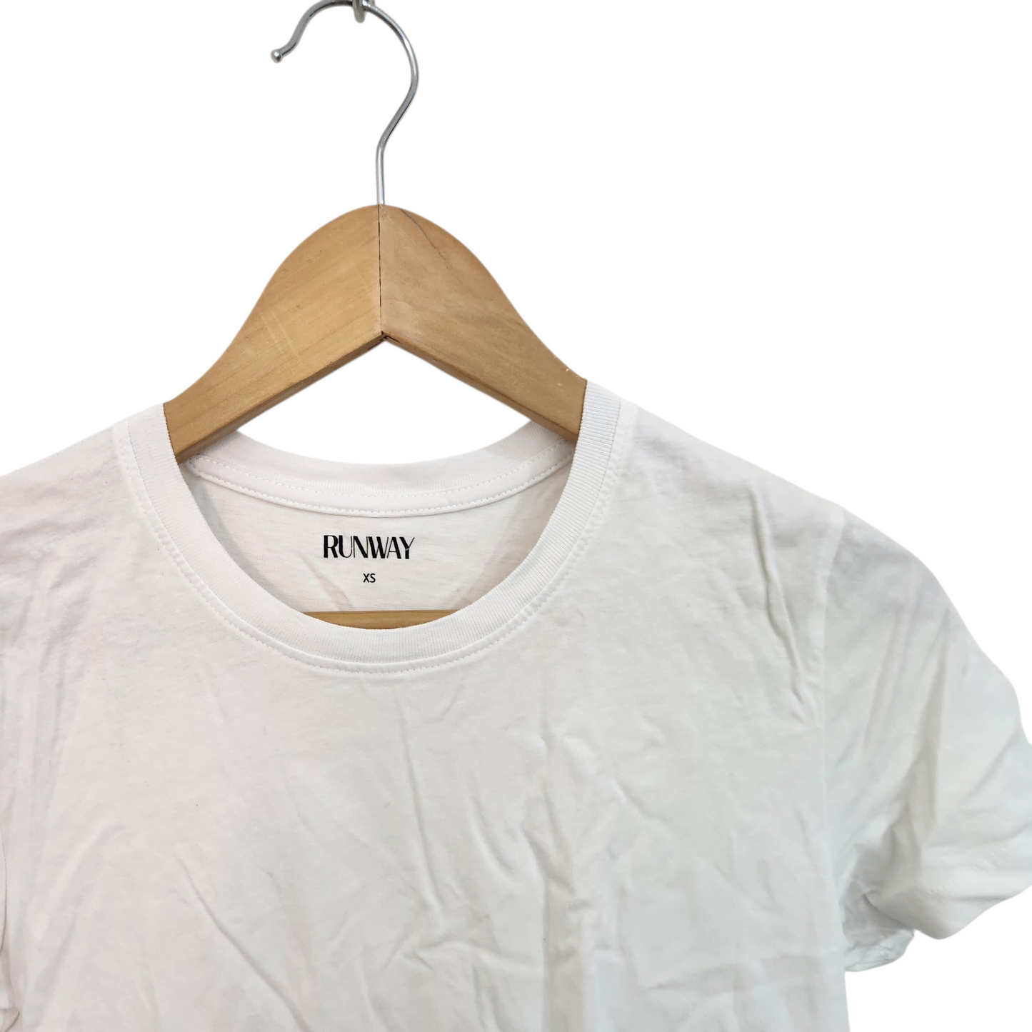 RUNWAY חולצה קצרה לאישה מידה XS