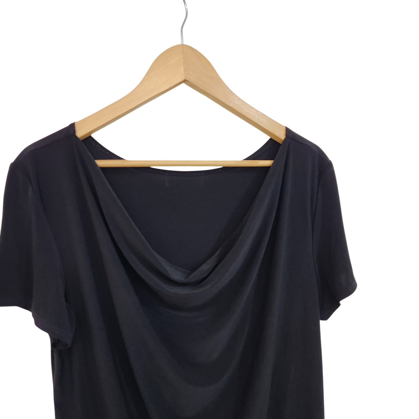 חולצה שחורה קצרה לאישה מידה L/XL