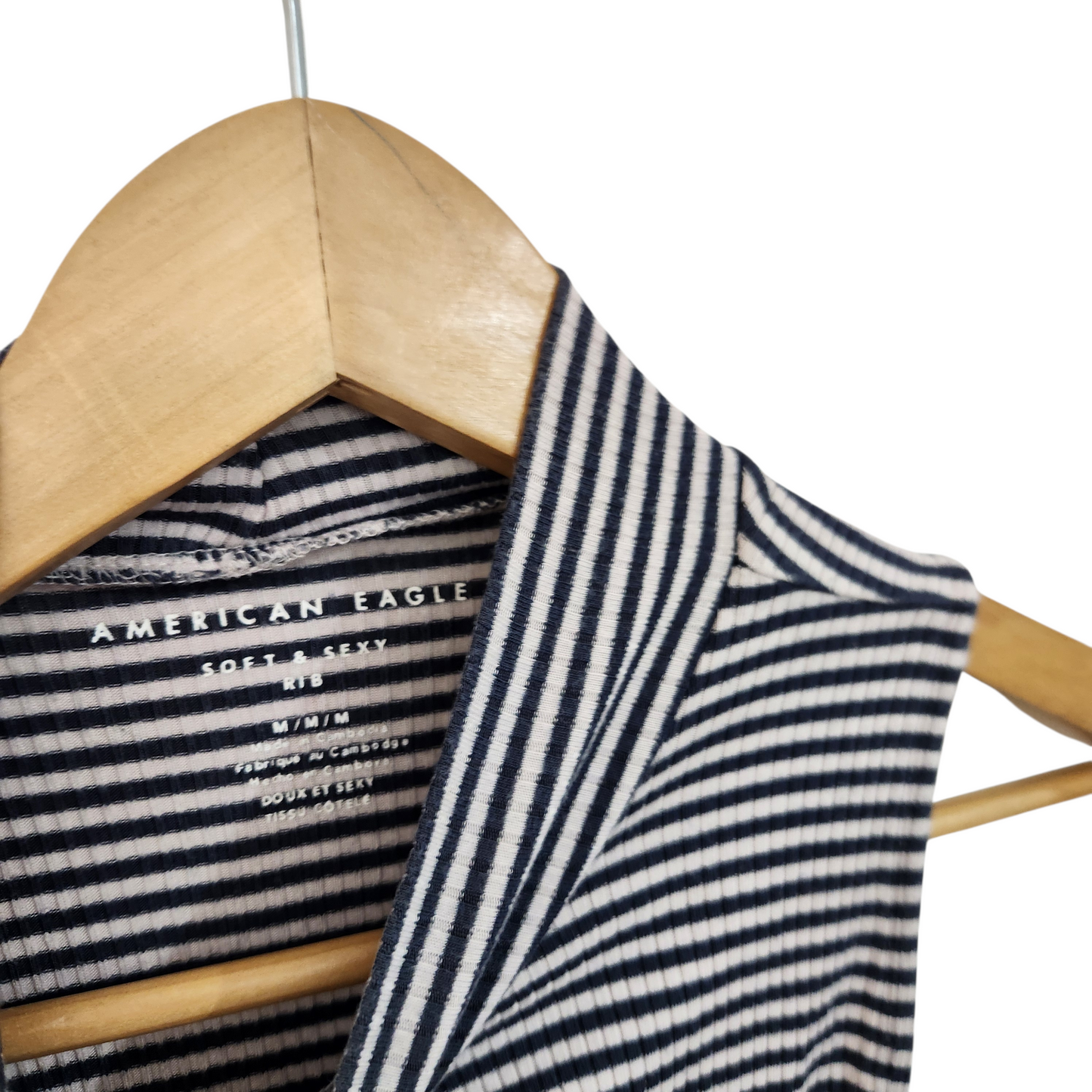 AMERICAN EAGLE גופיה לאישה מידה M