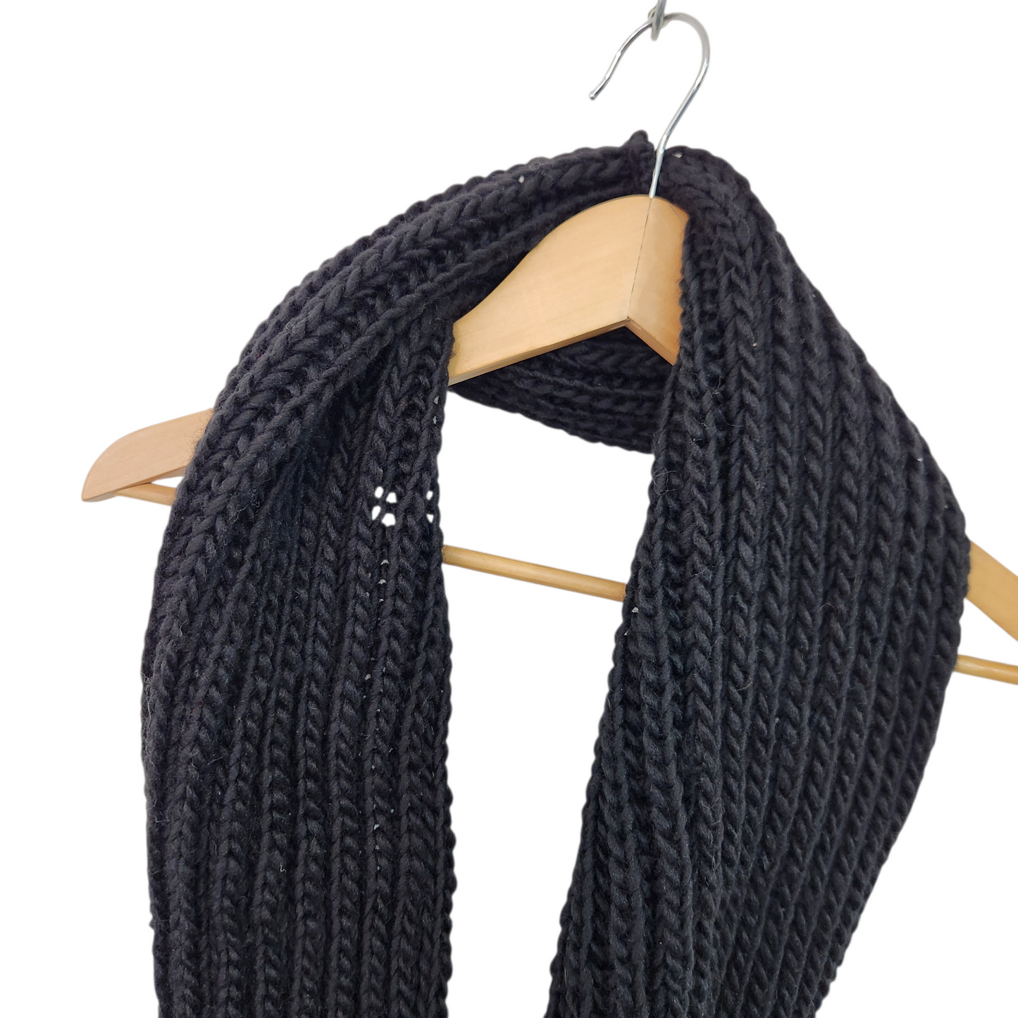 צעיף סרוג שחור