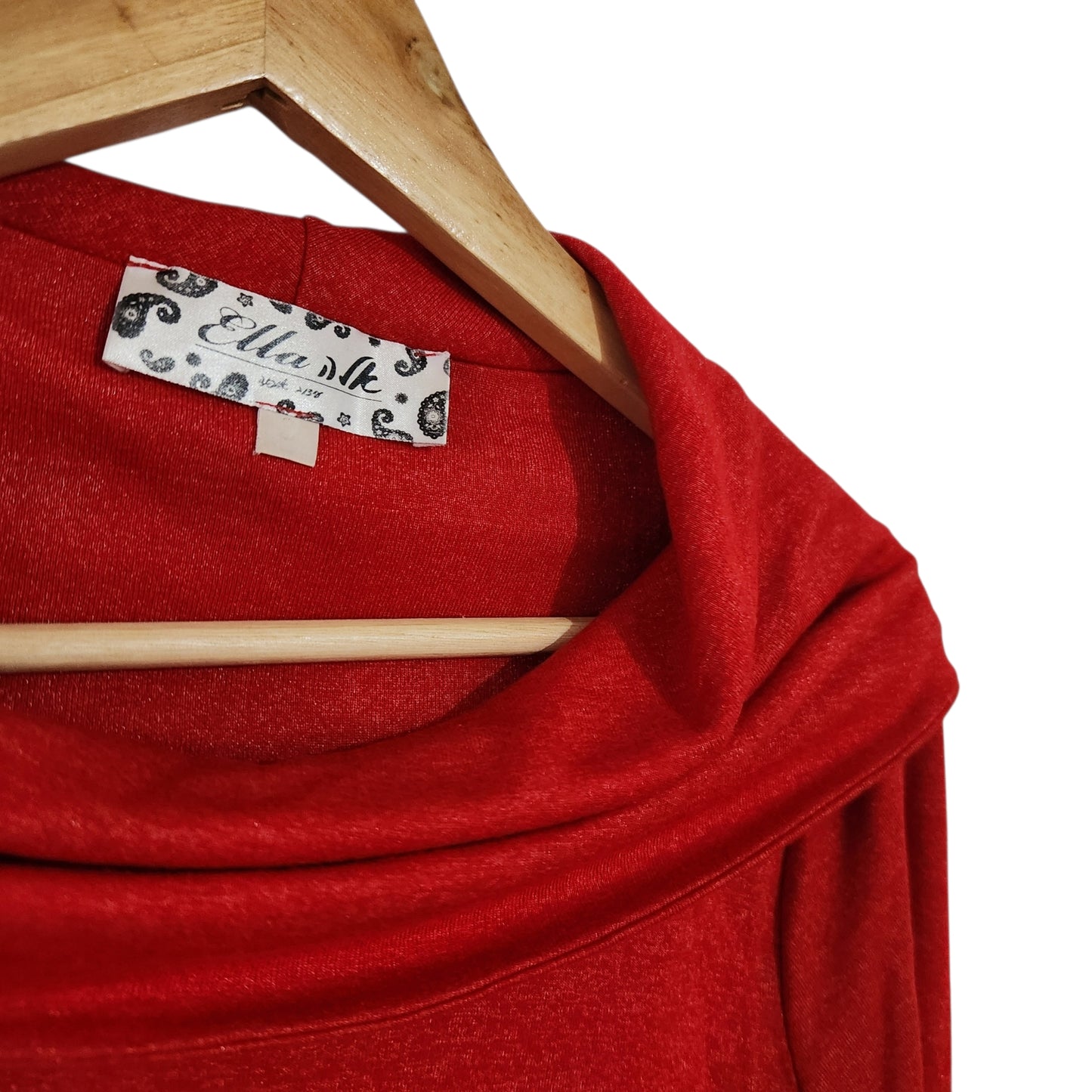 Ella | חולצת סריג אדומה לאישה | צווארון נשפך (Cowl Neck)