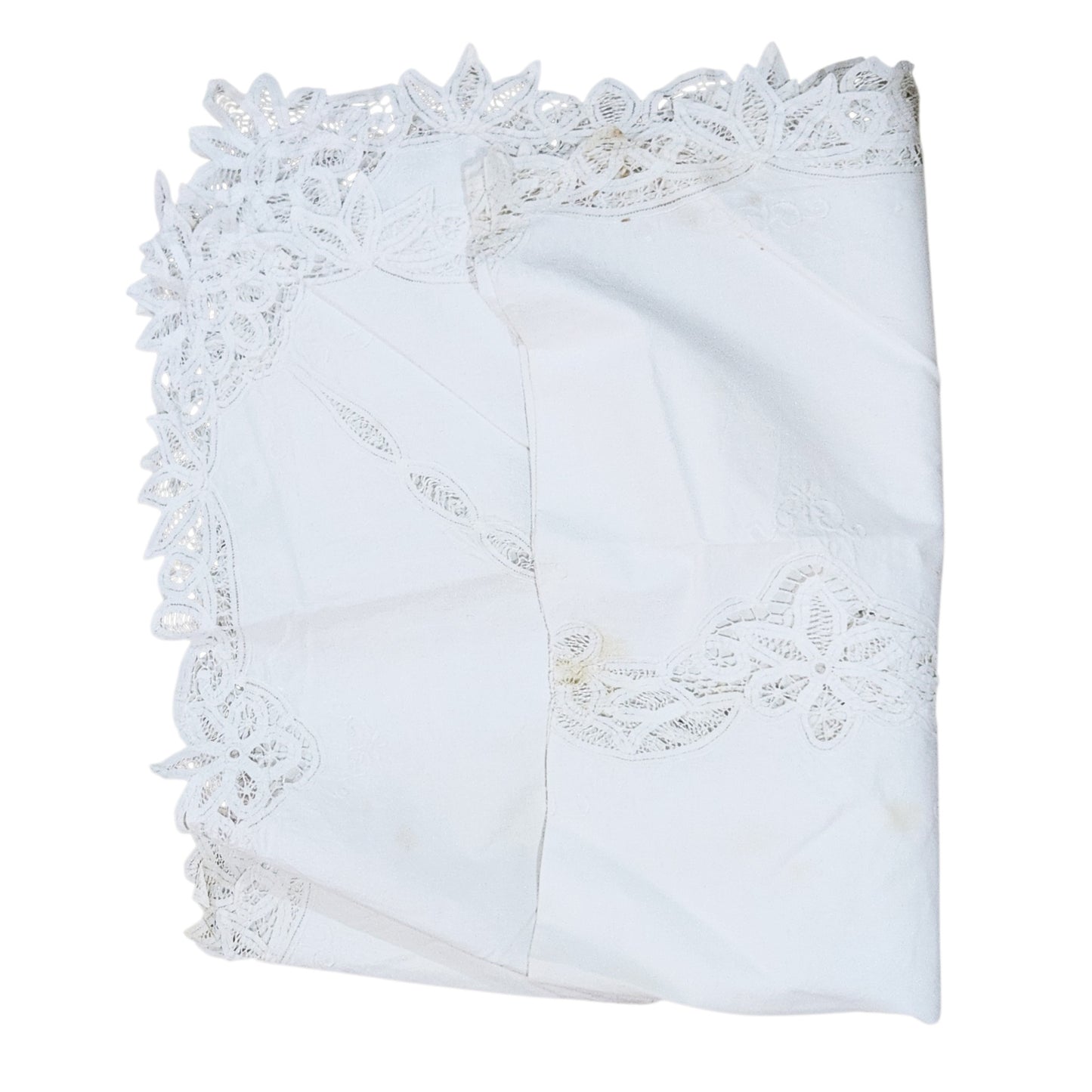 מפת שולחן וינטג' רקומה | עבודת חיתוך (Cutwork) | מוכתמת