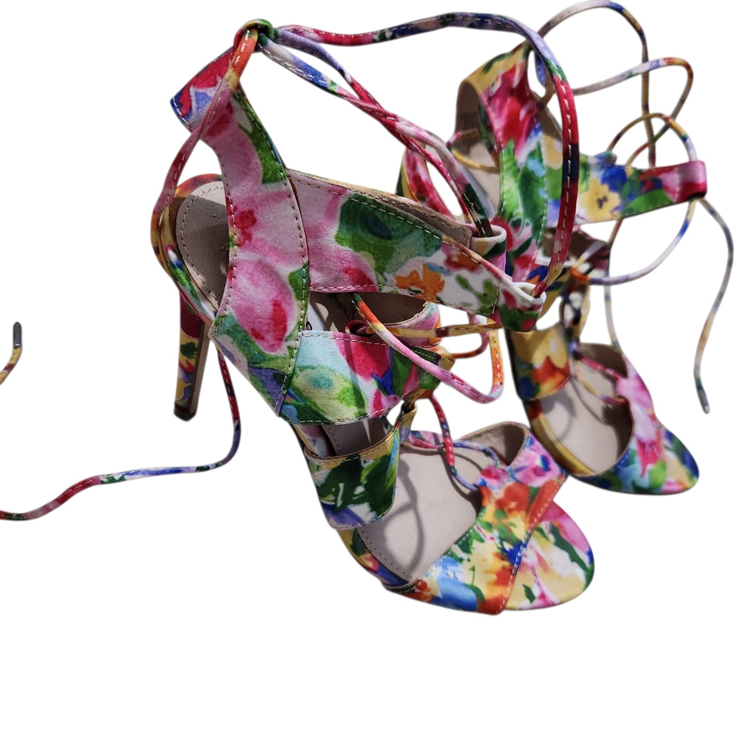 STEVE MADDEN | סנדלי עקב פרחוניים עם שרוכי קשירה | לאישה מידה 6.5M