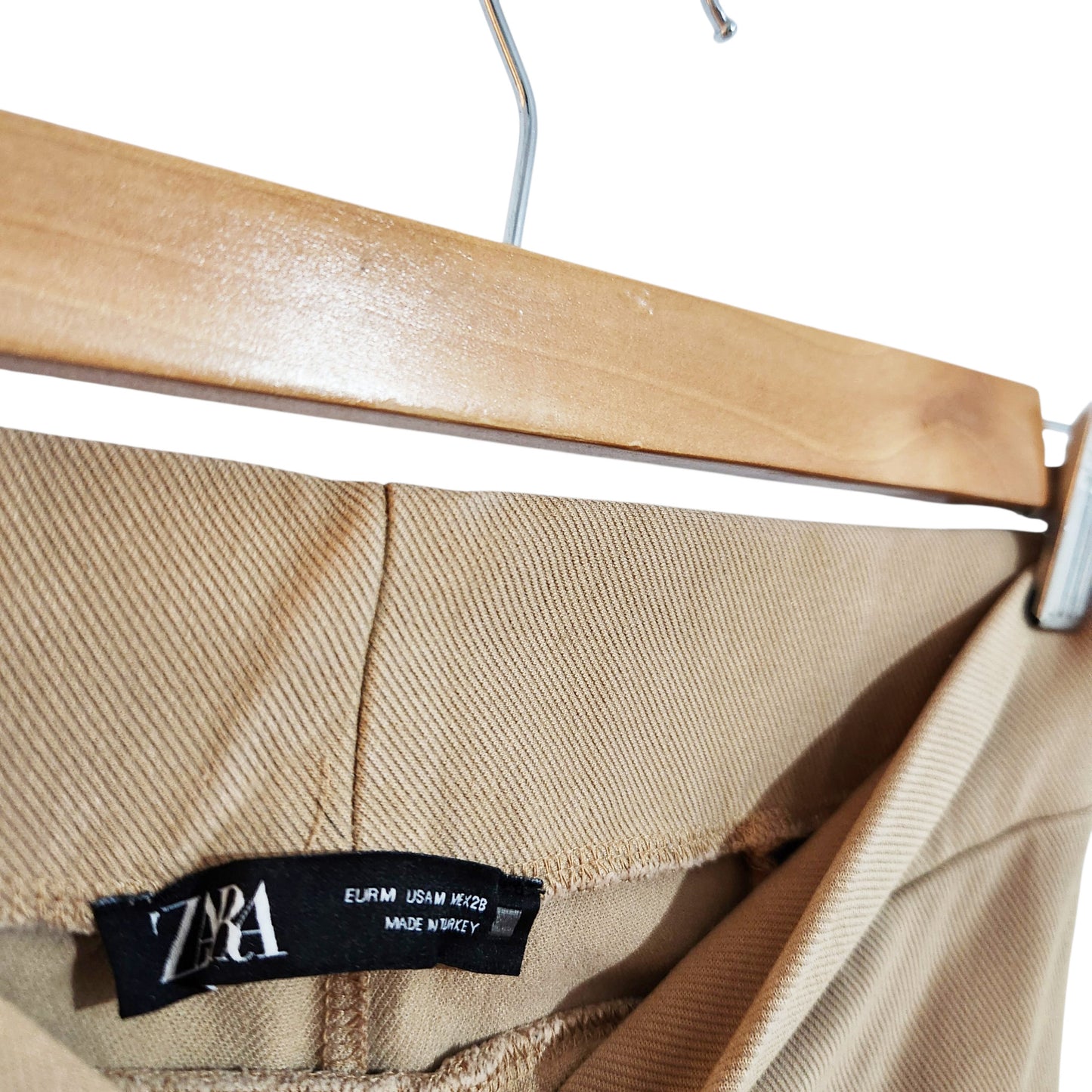 ZARA | מכנסיים בגוון בז' לאישה | מידה M | שחיקה קלה בסיומת