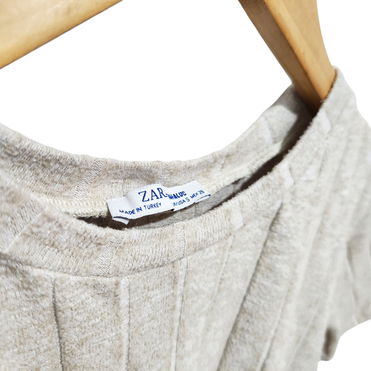 ZARA | חולצת קרופ ריב בז׳ לנשים | מידה S