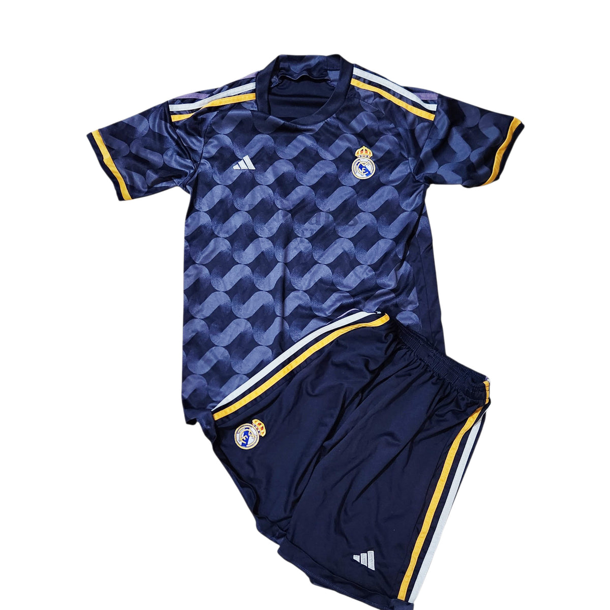 ADIDAS REAL MADRID | סט כדורגל חולצה ומכנסיים לילדים/נוער | גיל 15–16