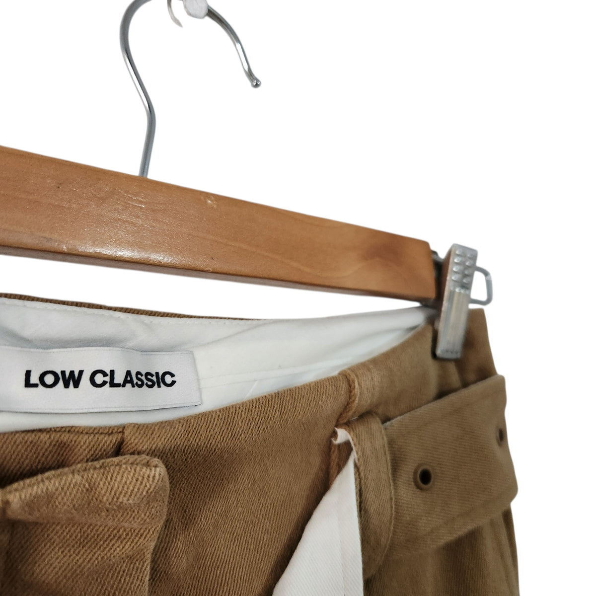 LOW CLASSIC | מכנסי קרגו עם חגורה לנשים | חום מידה XS