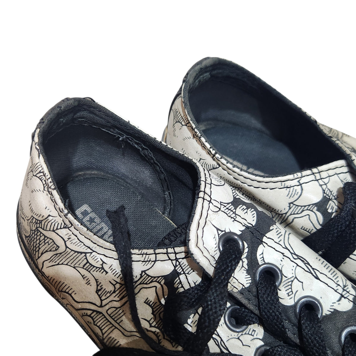 CONVERSE ALL STAR | נעלי סניקרס נמוכות בהדפס קומיקס שחור ולבן | יוניסקס | מידה 40