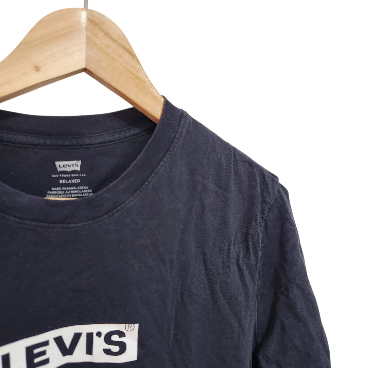 LEVI'S | חולצת טי שירט כחולה לגבר | מידה M | גזרת Relaxed | דהתה