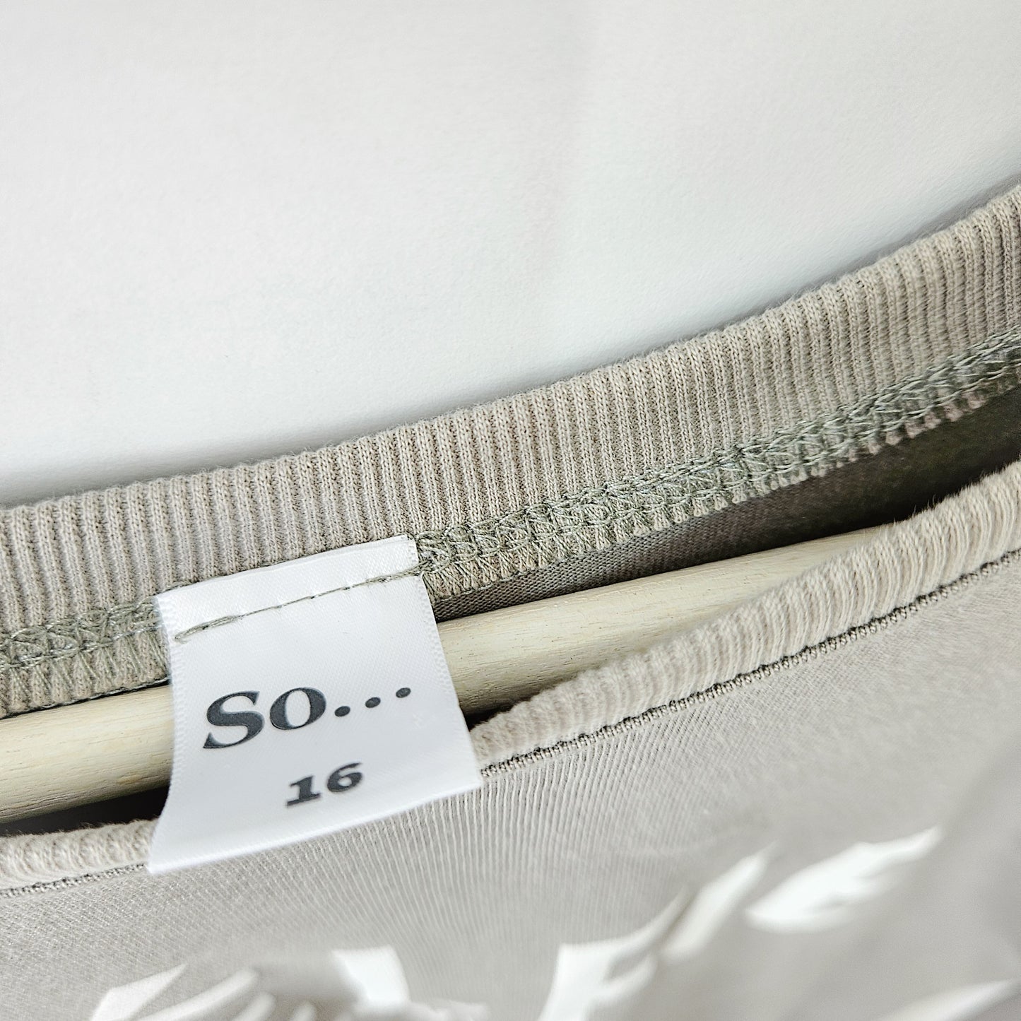 So חולצה לילדות גיל 16