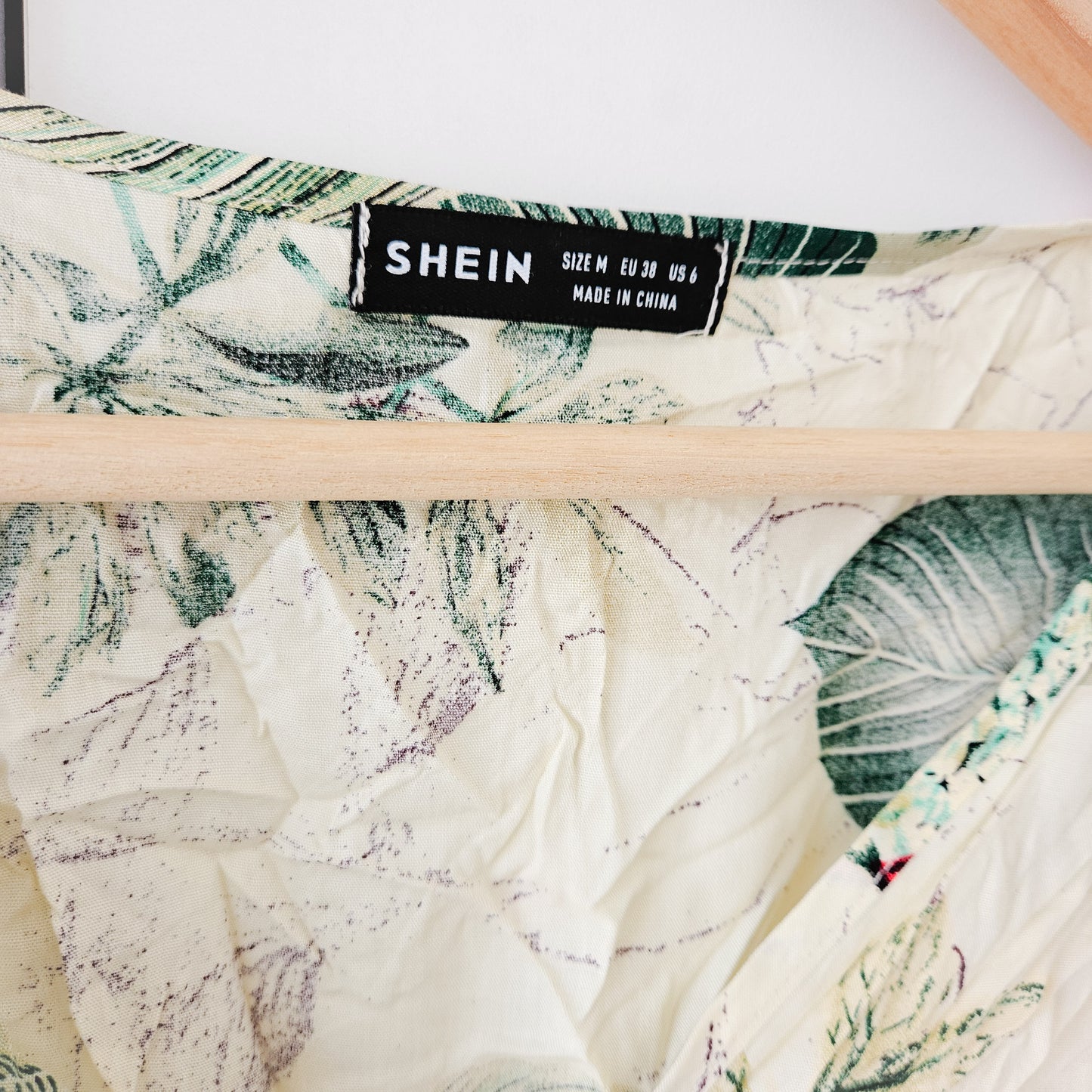 SHEIN חולצה פרחונית לאישה מידה M