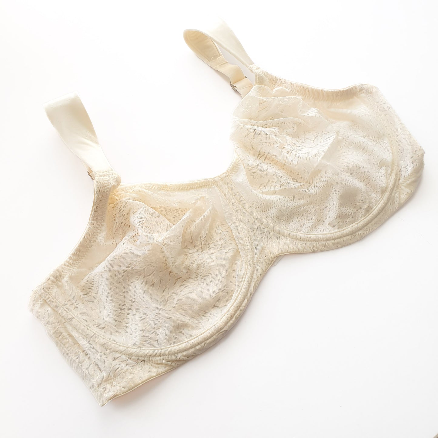 חזייה עם ברזלים 90 F