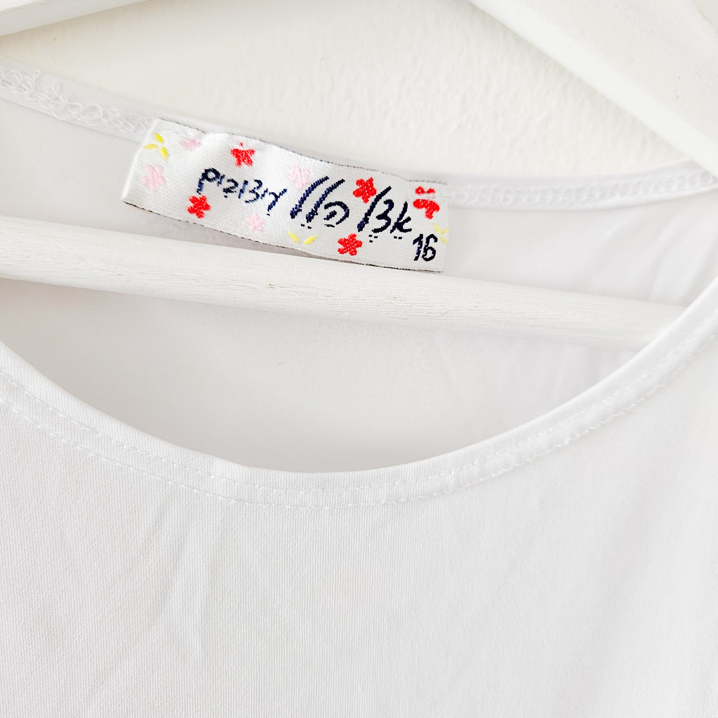 הלל עיצובים חולצה לבנה לילדות מידה 16