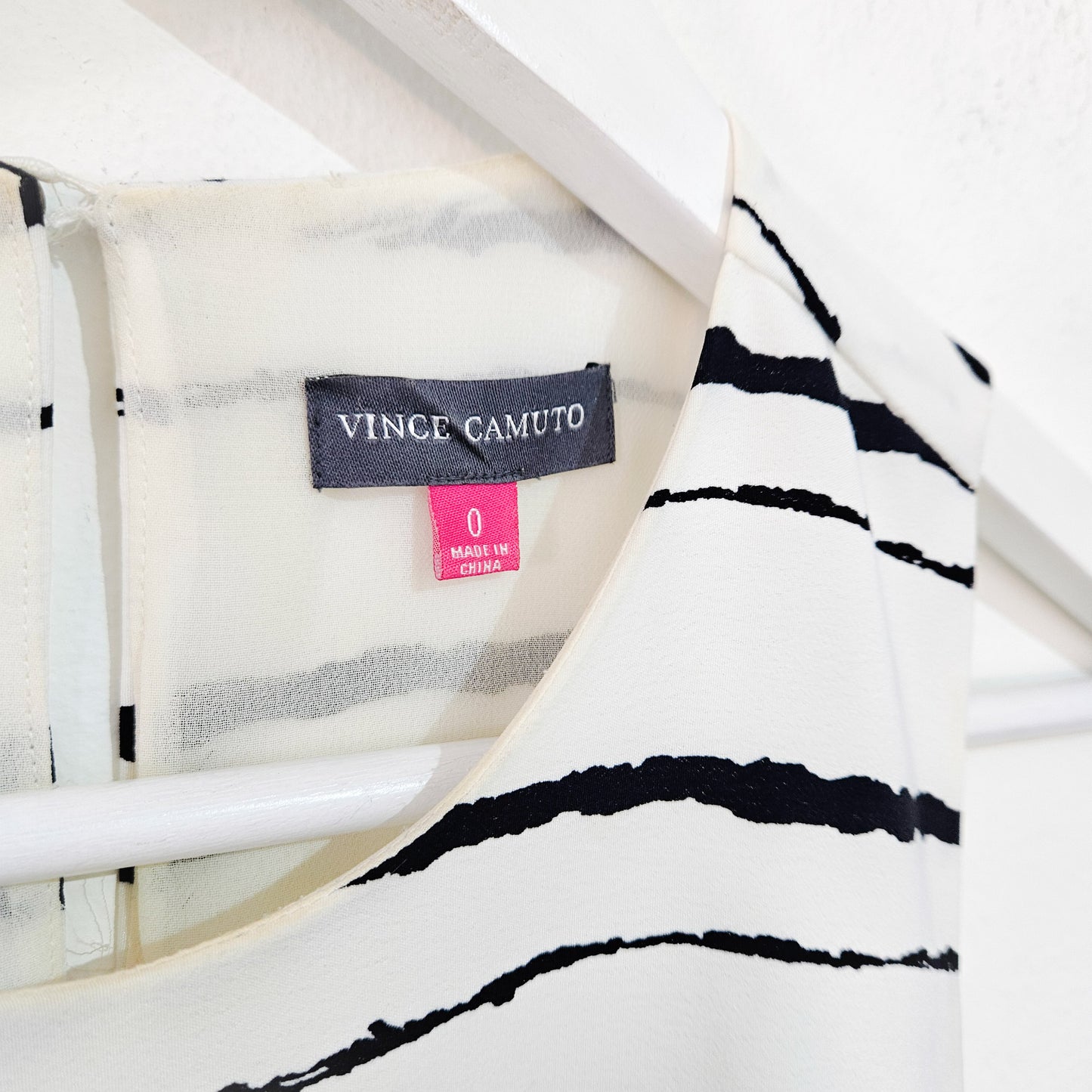 VINCE CAMUTO שמלה מעוצבת לאישה מידה XS