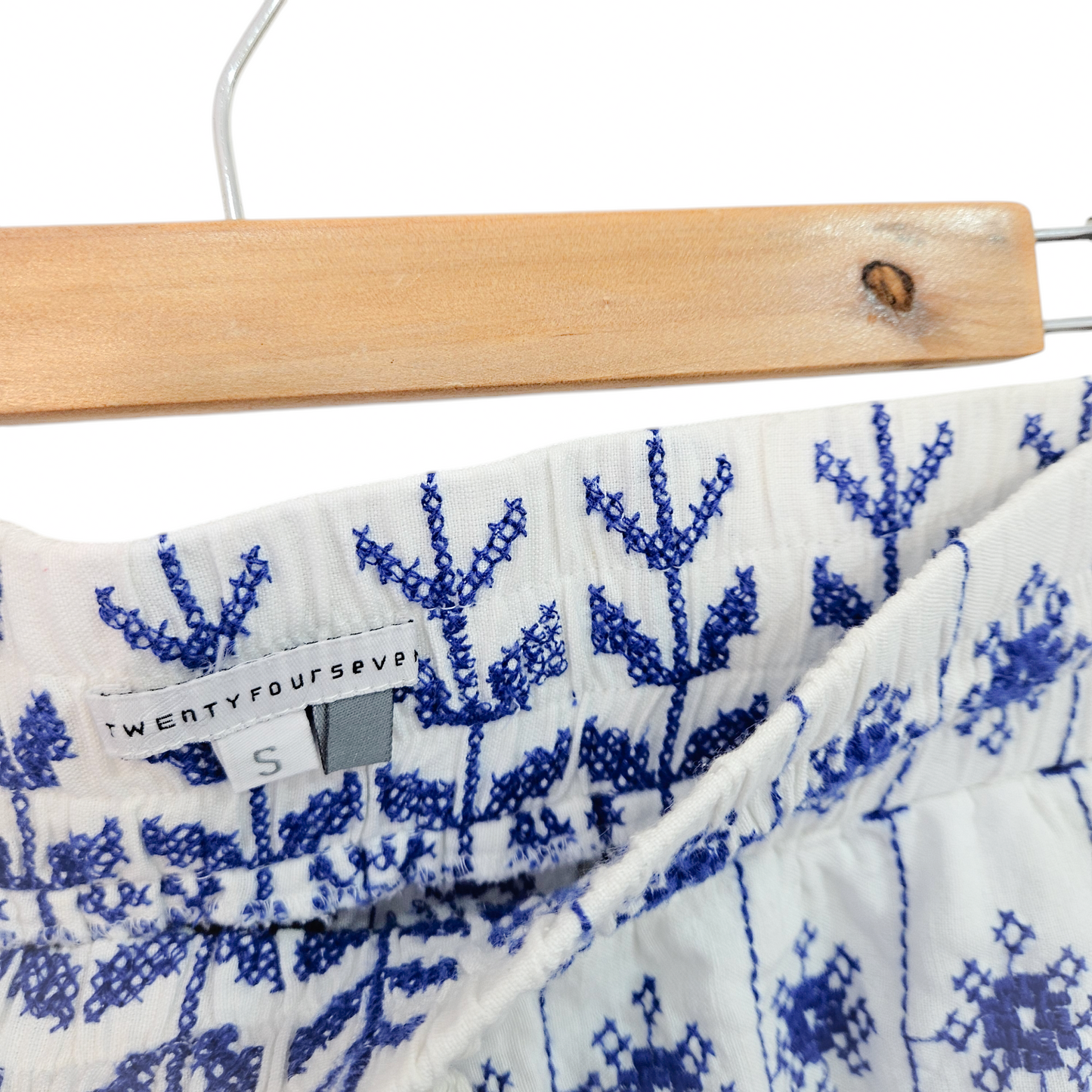 TwentyFourSeven מכנסיים קצרים לאישה מידה S