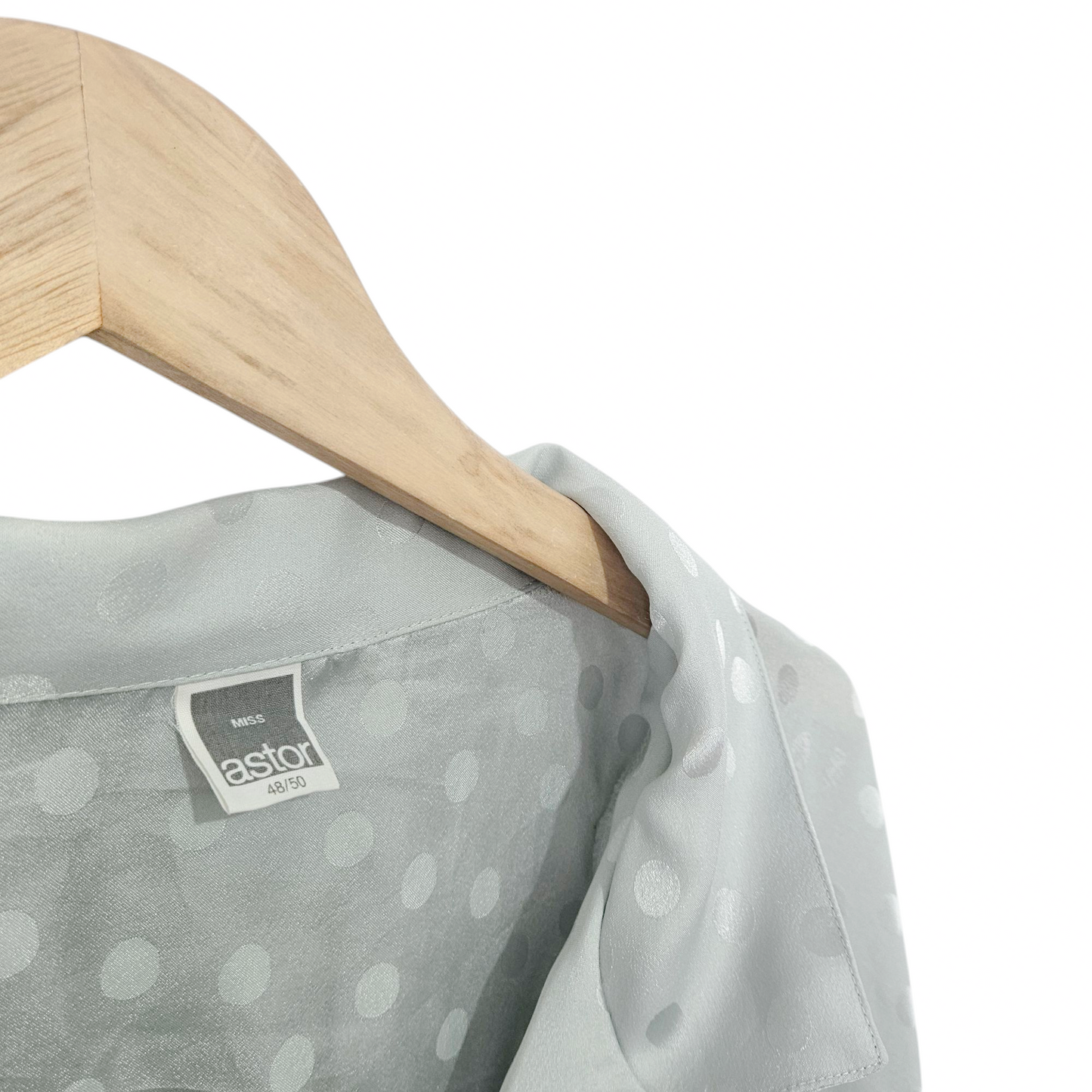 Astor שמלת סטן מכופתרת לאישה מידה 48/50