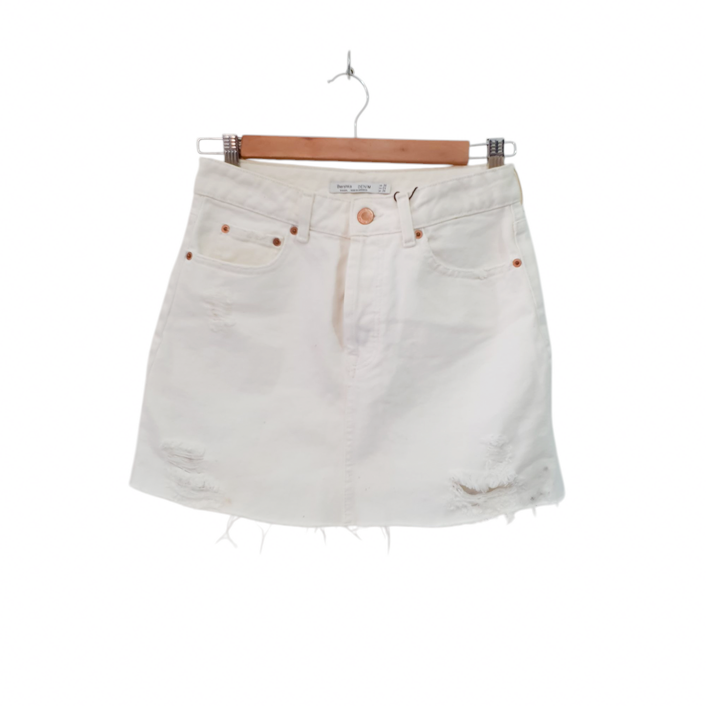 Bershka חצאית לבנה חדשה עם תווית לאישה מידה S