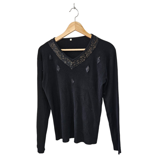 סוודר שחור עם חרוזים לאישה מידה XL