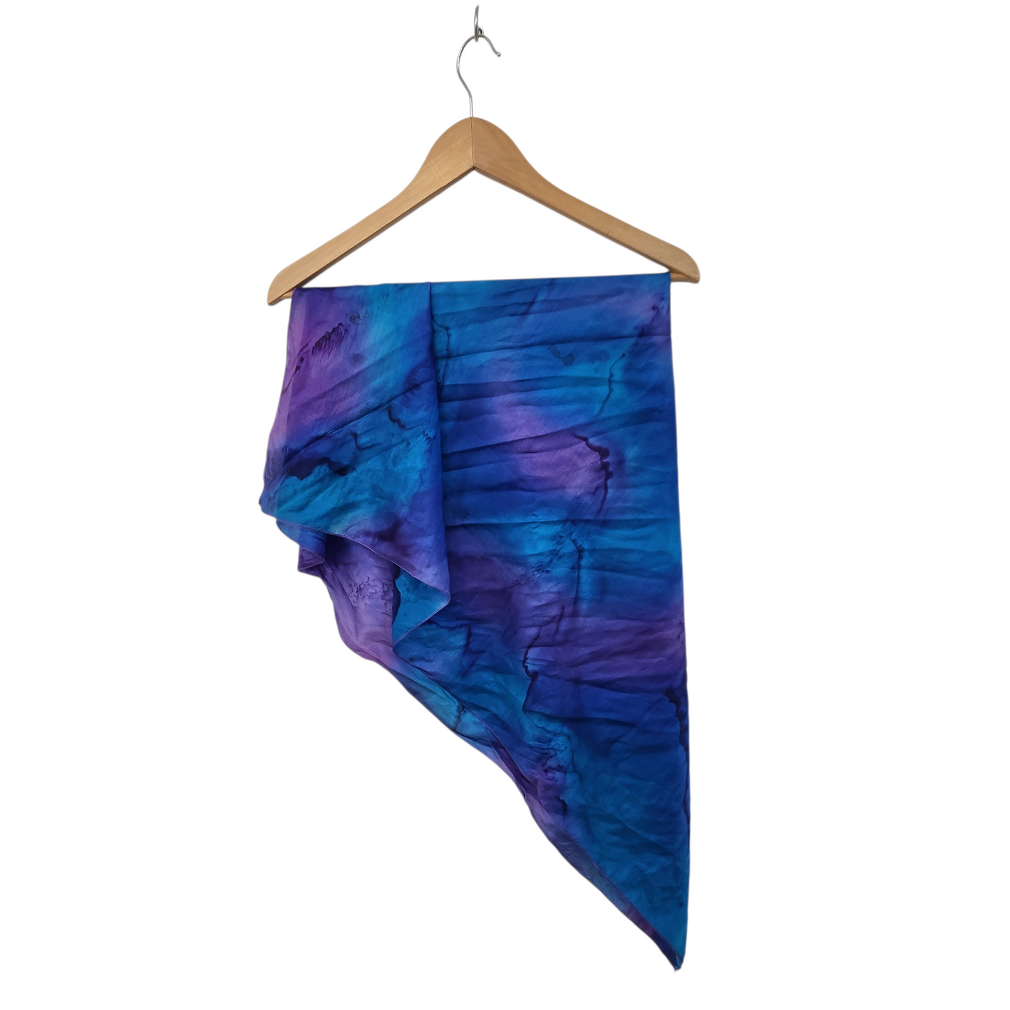 צעיף בגווני כחול–סגול בהדפס טאי־דאי