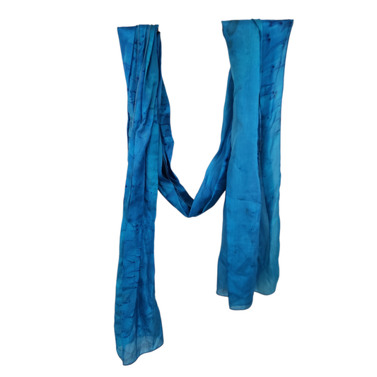 צעיף בגווני כחול–סגול