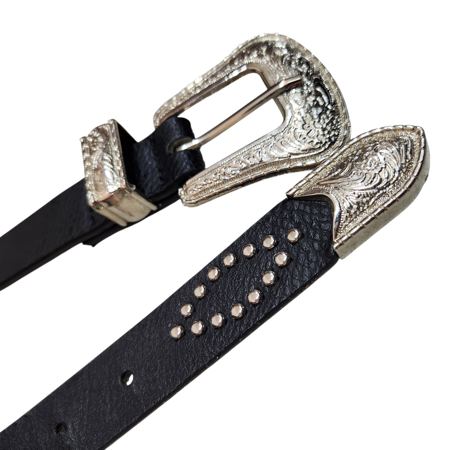 חגורה שחורה עם ניטים ואבזם כסוף
