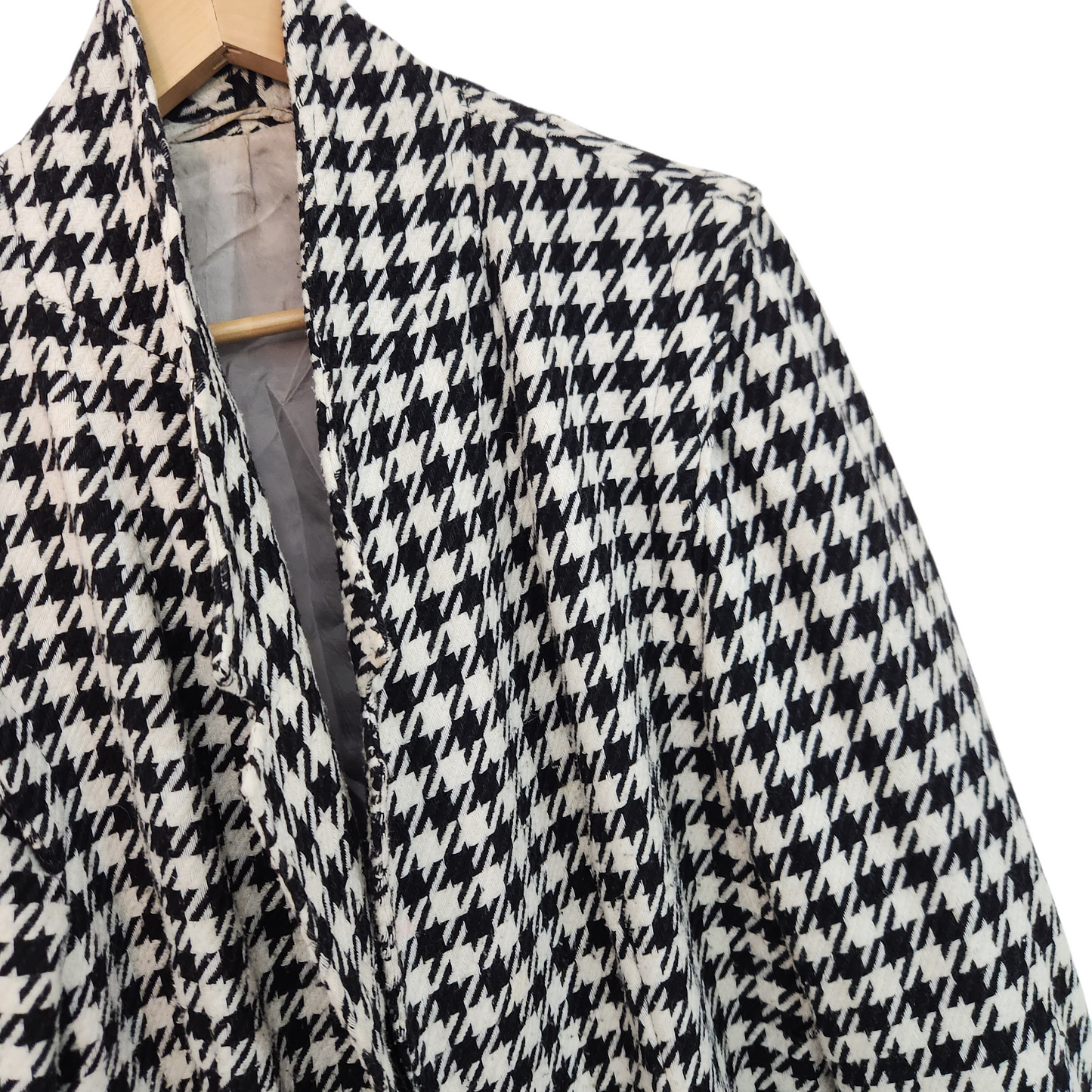 מעיל דוגמת פפיטה שחור־לבן באורך מידי | לאישה מידה L