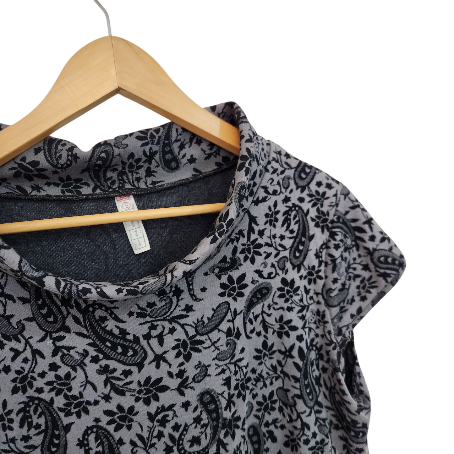 טוניקה אפורה עם הדפס פייזלי ושרוול קצר | לאישה מידה 5