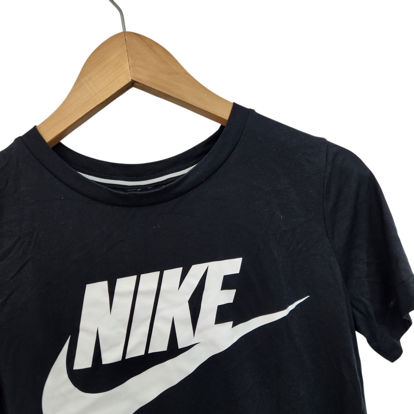 NIKE חולצה שחורה עם לוגו לבן | לאישה מידה M