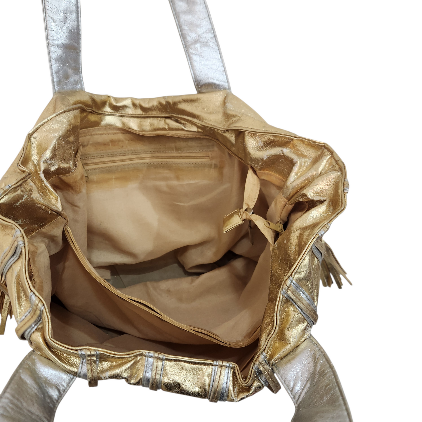 תיק כתף בגוון זהב עם כפתיות כסופות