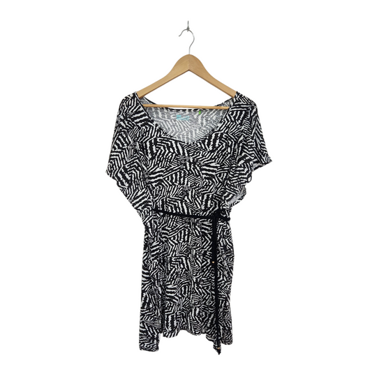 DELTA שמלה עם רצועת קשירה למותן צבע שחור לבן | לאישה מידה S/M