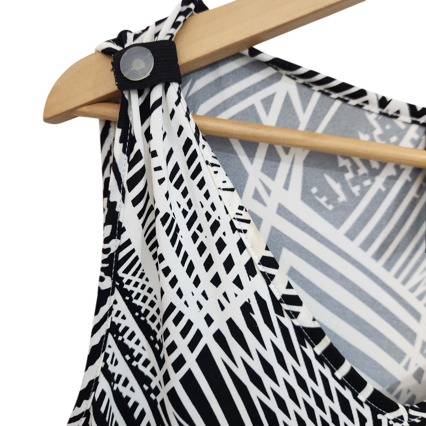 DISCREET | שמלה מעוצבת צבעים שחור - לבן | לאישה מידה 38