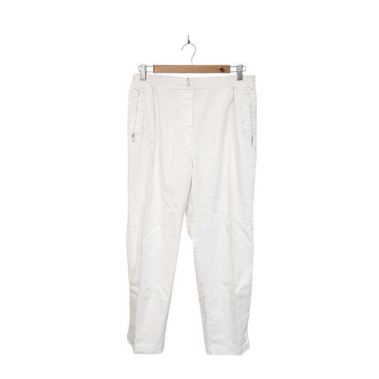 NEW FASHION | מכנסיים לבנים עם עיטורים בכיסים | לאישה מידה 42 | 32 אינץ'
