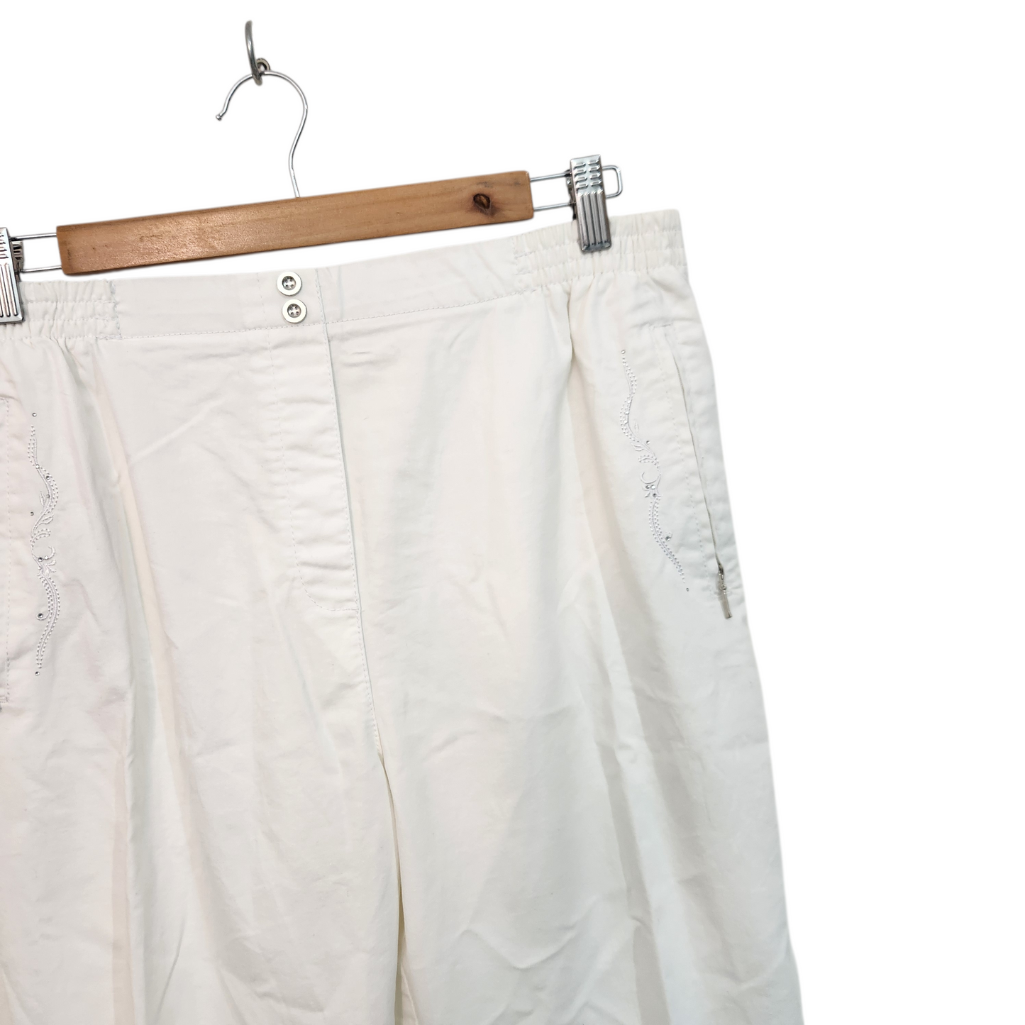 NEW FASHION | מכנסיים לבנים עם עיטורים בכיסים | לאישה מידה 42 | 32 אינץ'