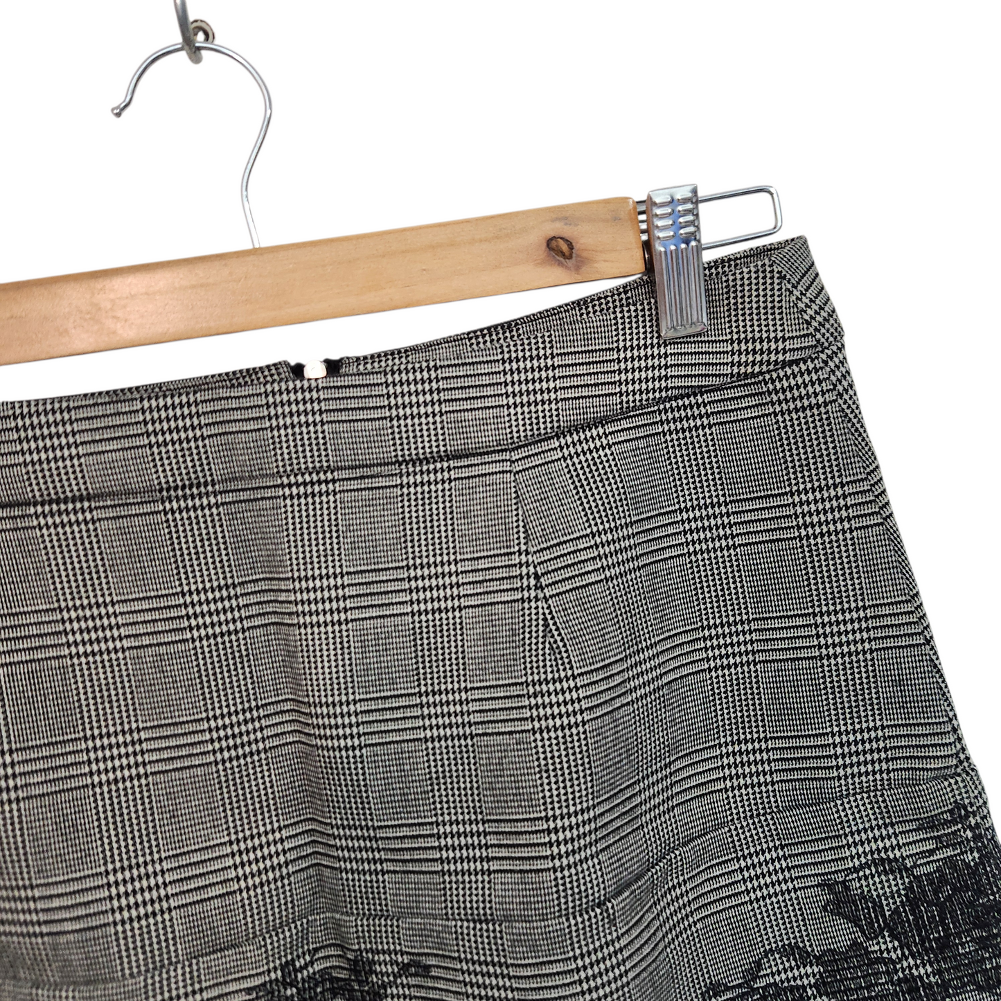 ZARA | חצאית קצרה אפורה עם רקמה | לאישה מידה M