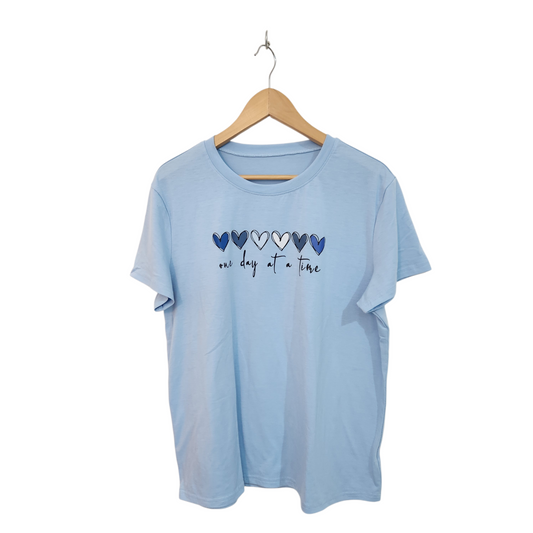 חולצה קצרה צבע תכלת | לאישה מידה XL