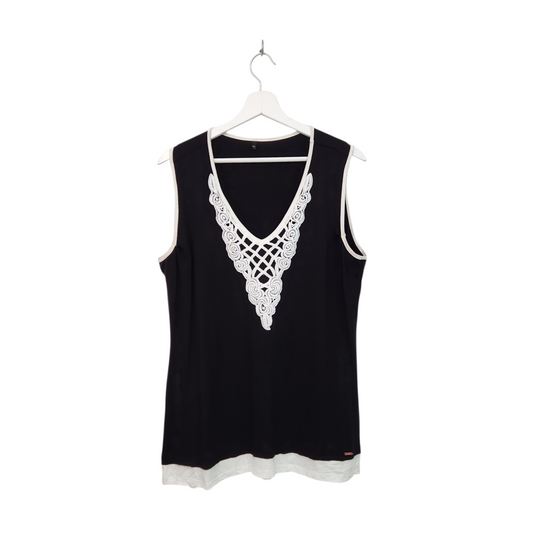 DISCREET | גופיה צבע שחור עם עיטור לבן | לאישה מידה XL