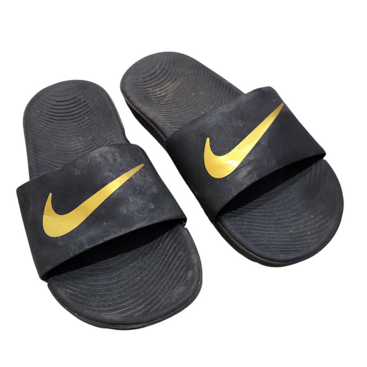 NIKE | כפכפים לילדים צבע שחור | מידה 33.5 |