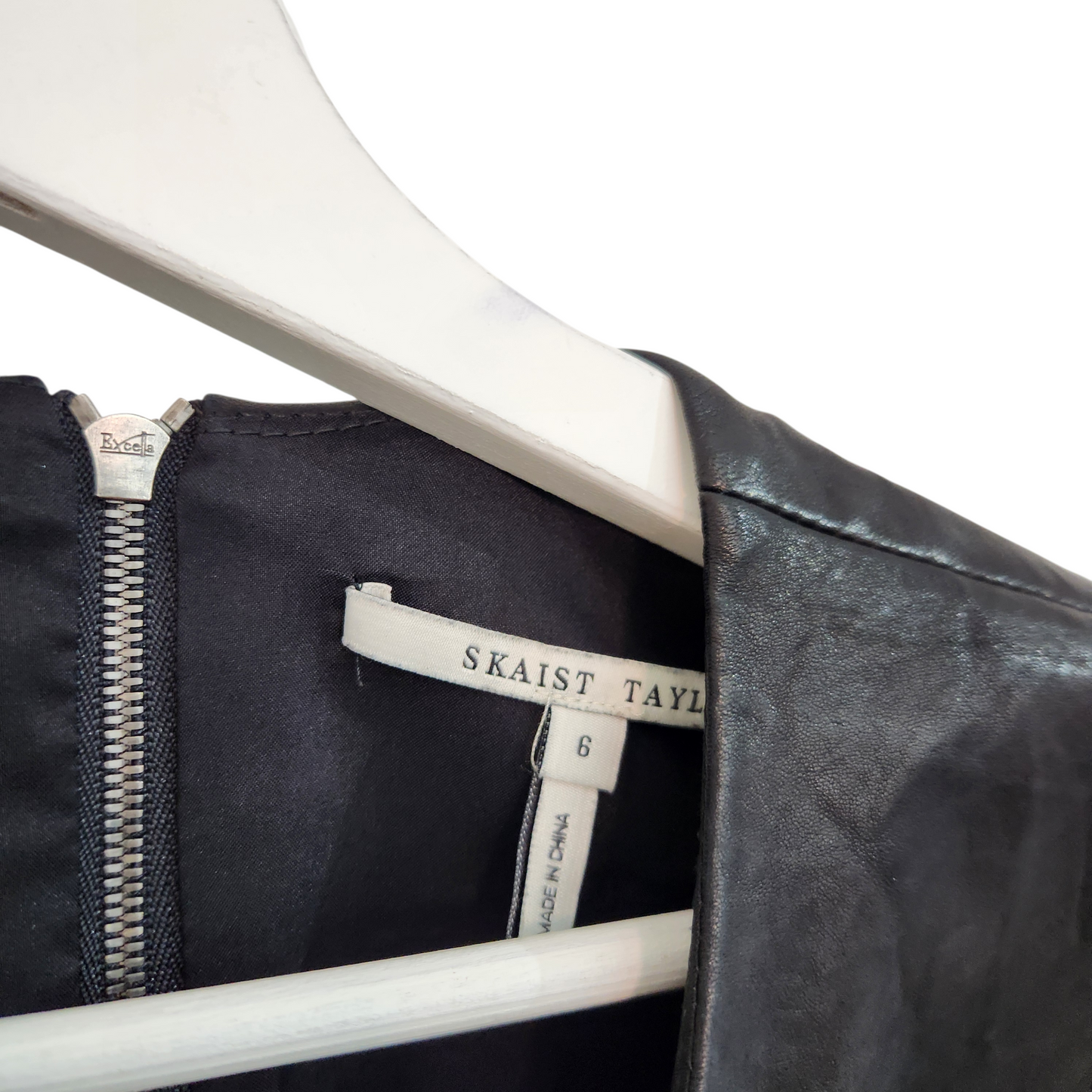 SKAIST TAYLOR | גופייה מעוצבת צבע שחור בד דמוי עור | לאישה מידה S