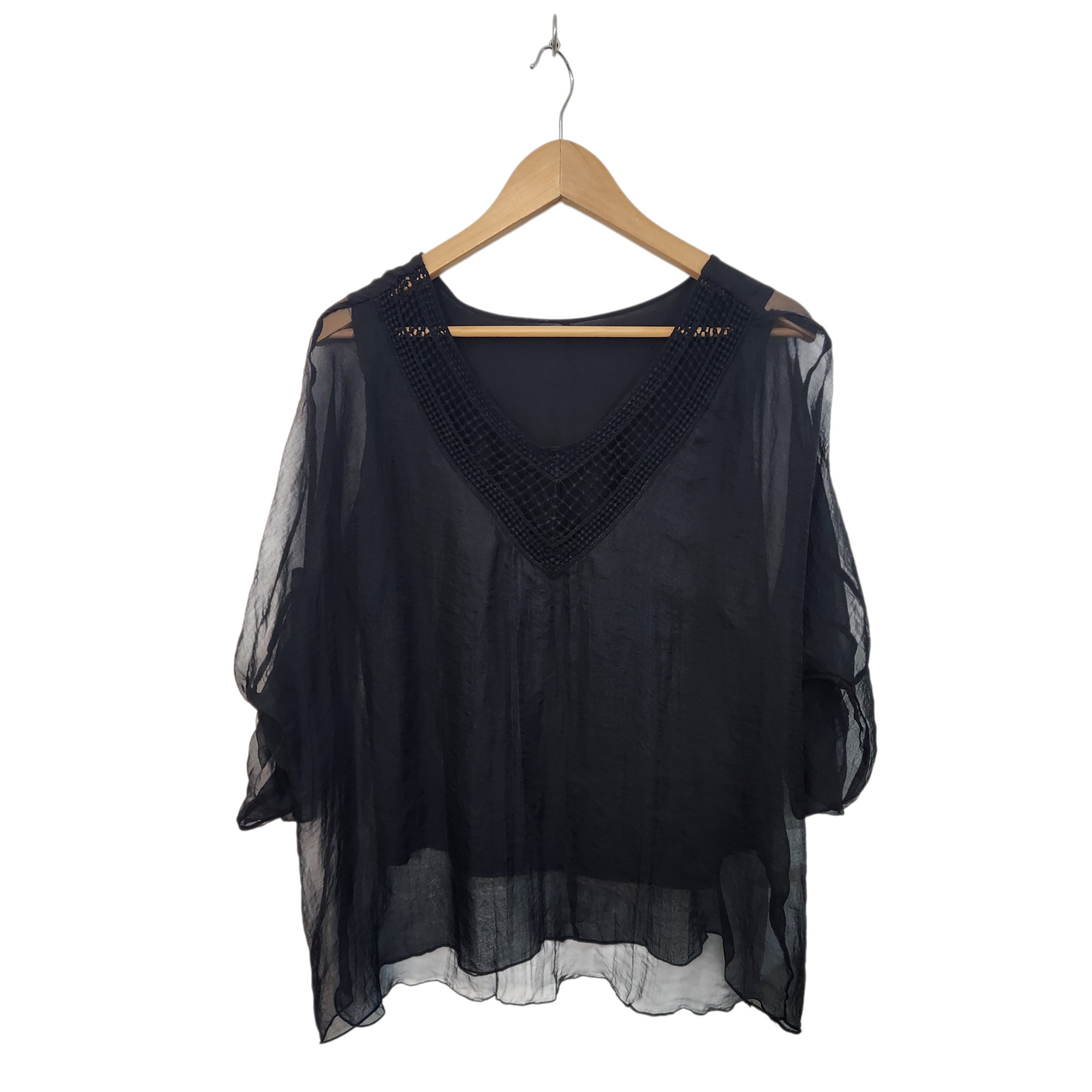 חולצה מעוצבת צבע שחור| לאישה מידה M/L