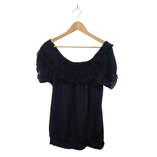 חולצה קצרה צבע שחור | לאישה מידה M