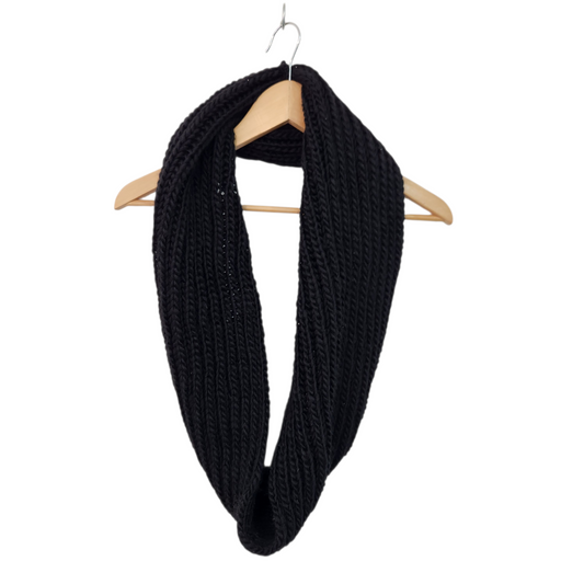 צעיף סרוג שחור