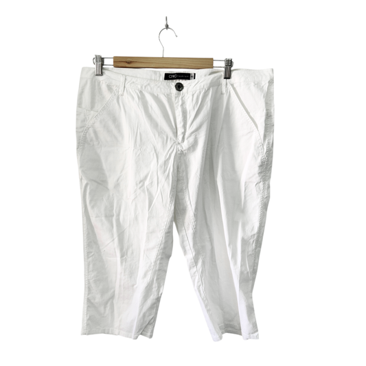 CHIC FASHION | מכנסיים 7/8 צבע לבן | לאישה מידה 46 | 36 אינץ'