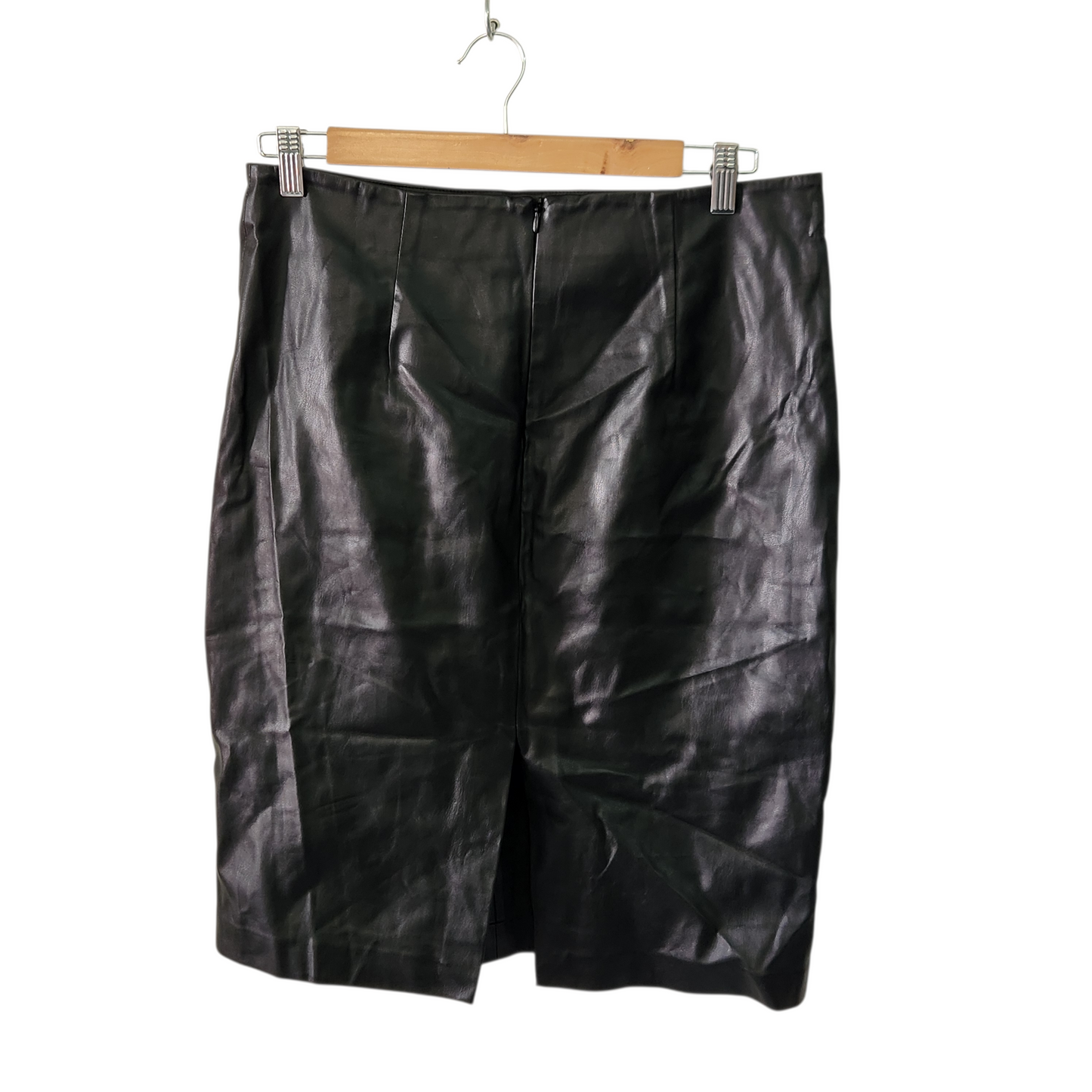 MANGO | חצאית צבע שחור בד דמוי עור | מידה 42 XL