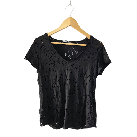 THOMAS D | חולצה קצרה מעוצבת עם חורים | לאישה מידה S