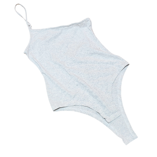 ADIKA | בגד גוף אפור בהיר לאישה מידה S/M