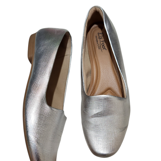 FLY FOOT | נעלי נשים צבע כסף מידה 40